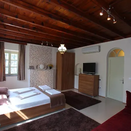 Albatros * Αλικαρνασσός