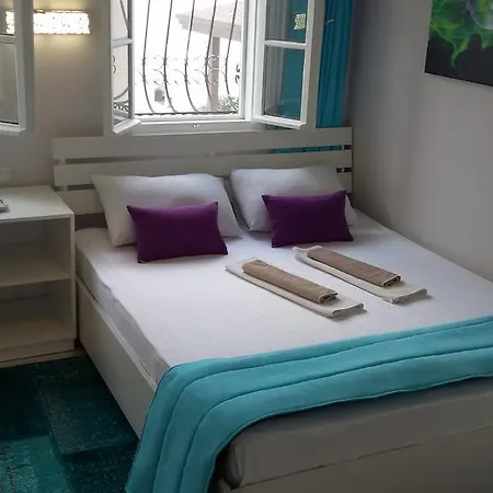 Albatros Hotel *