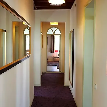 Albatros Hotel *