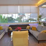Albatros Hotel *