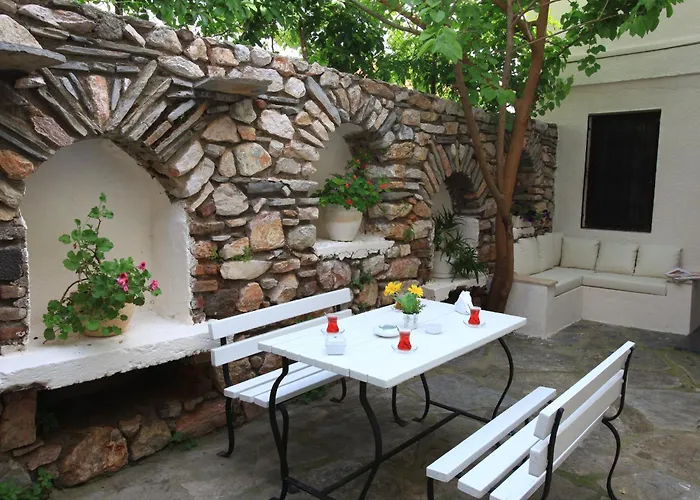 Albatros Hotel *