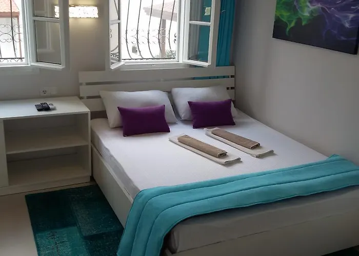 Albatros Hotel *