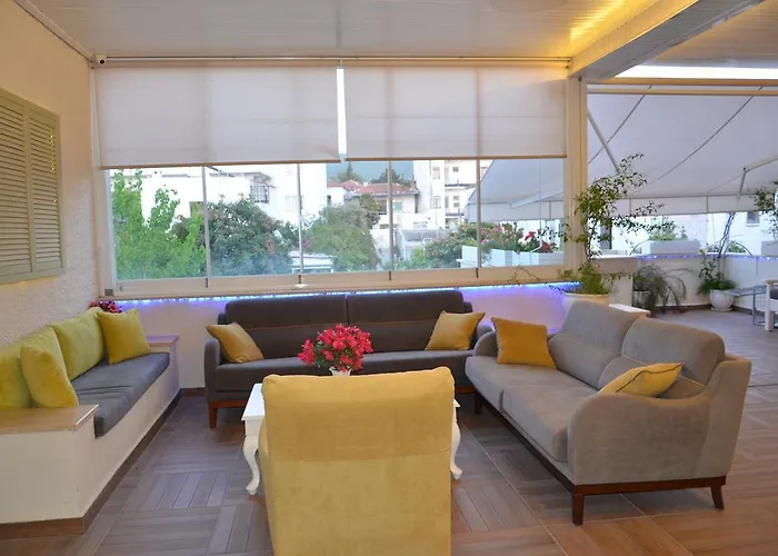 Albatros Hotel *